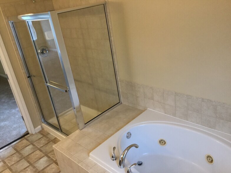 Building Photo - 9868 Codyview Dr