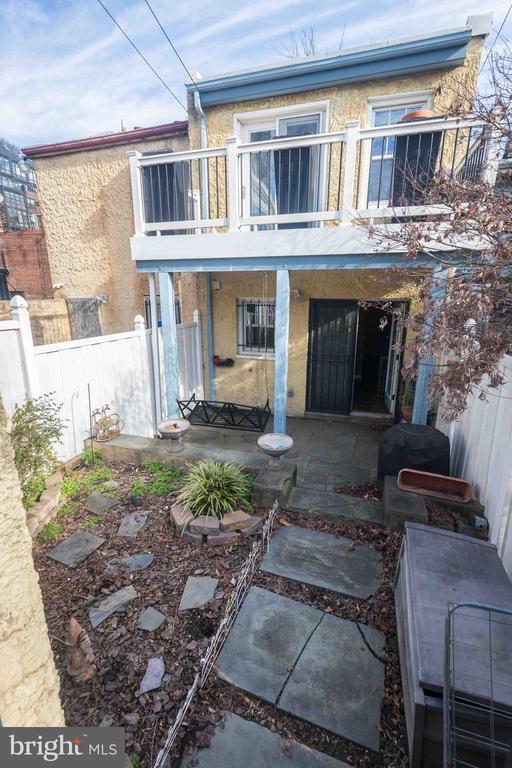 Building Photo - 730 6th St NE