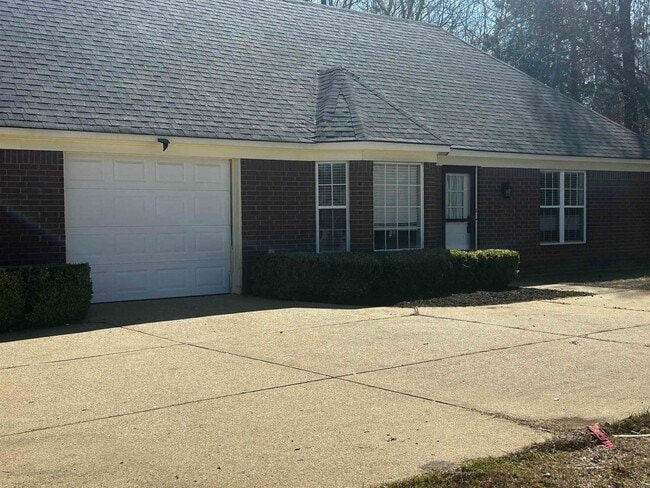 Building Photo - 125 Janis Marie Cove