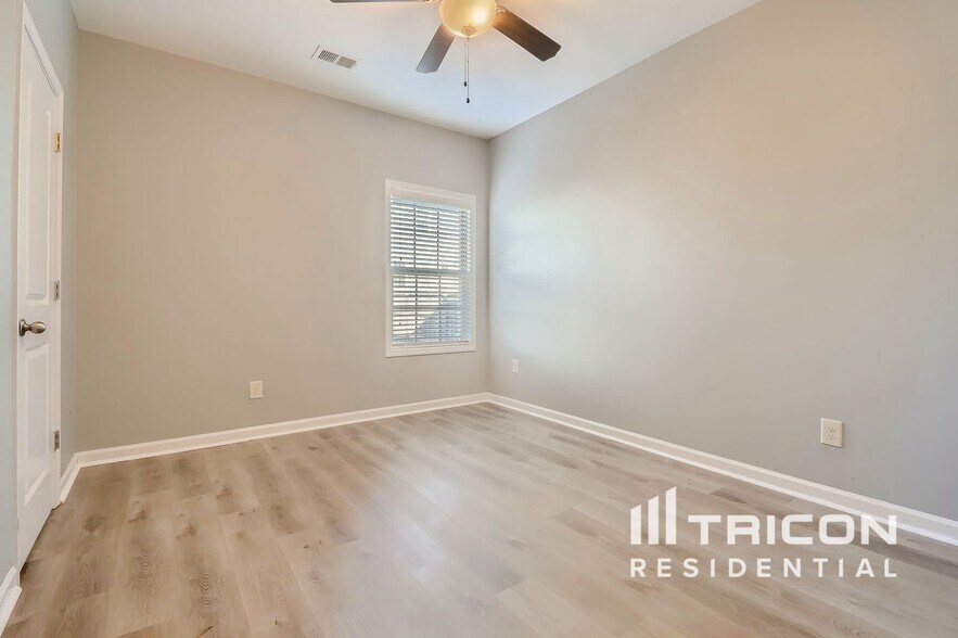 Building Photo - 27 Hillshire Dr