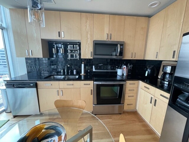 Building Photo - 1700 Bassett St