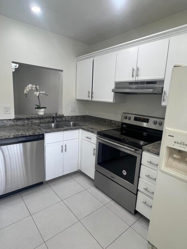 Building Photo - 21950 Soundview Terrace