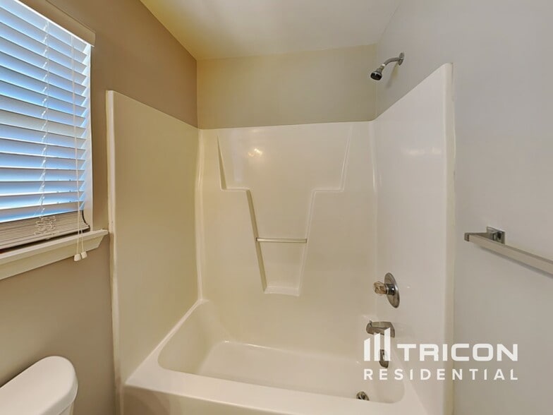 Building Photo - 169 Brooksong Dr