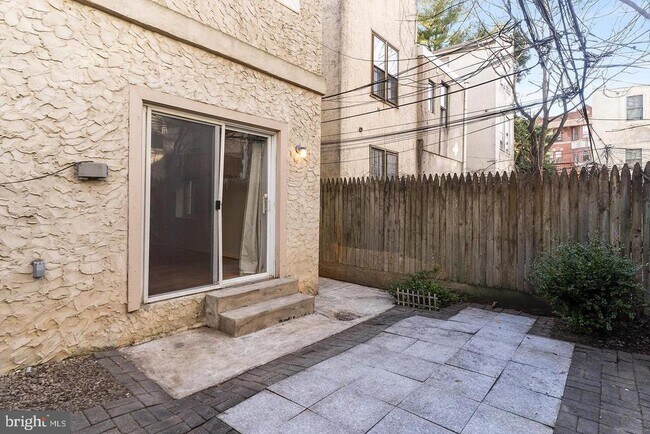 Building Photo - 1523 Green St