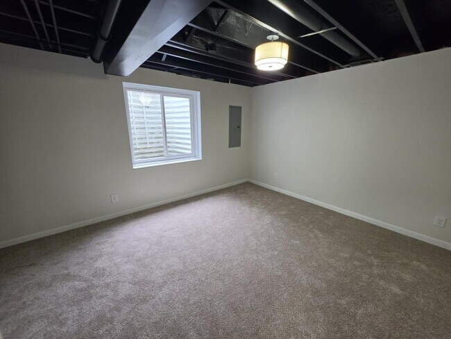 Building Photo - 1813 Rambling Rose Ln