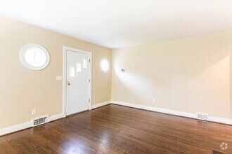 Building Photo - 3BR/2BA Ranch Near The Desirable Highlands!