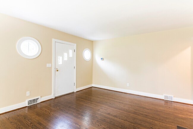 Primary Photo - 3BR/2BA Ranch Near The Desirable Highlands!