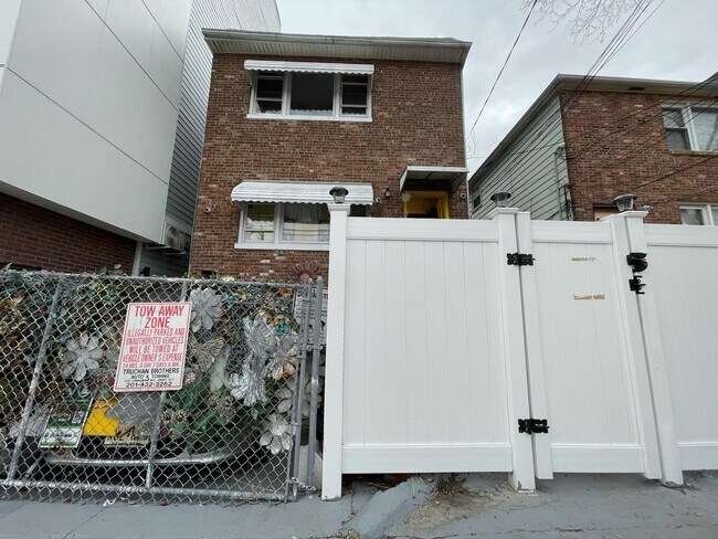 Primary Photo - 28 McAdoo Ave