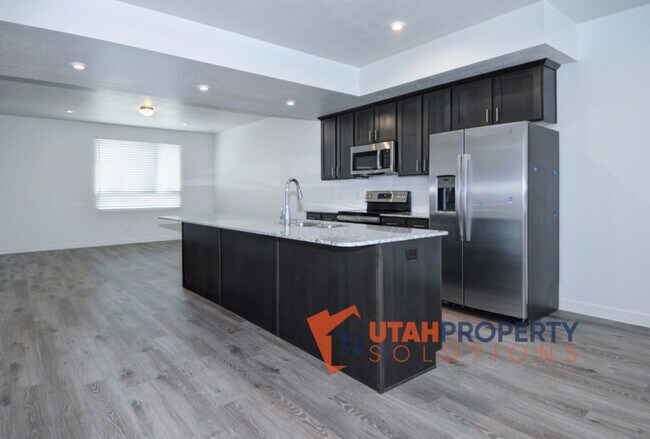 Building Photo - 1032 W 430 S