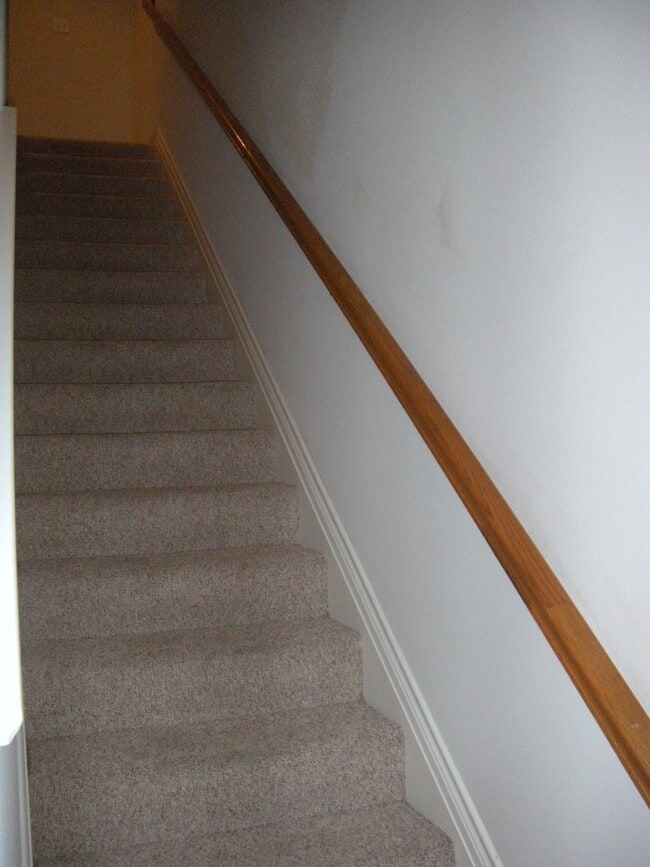 Building Photo - PRE-LEASE NORTH CAMPUS LUXURY 3 BEDROOM AUGUST