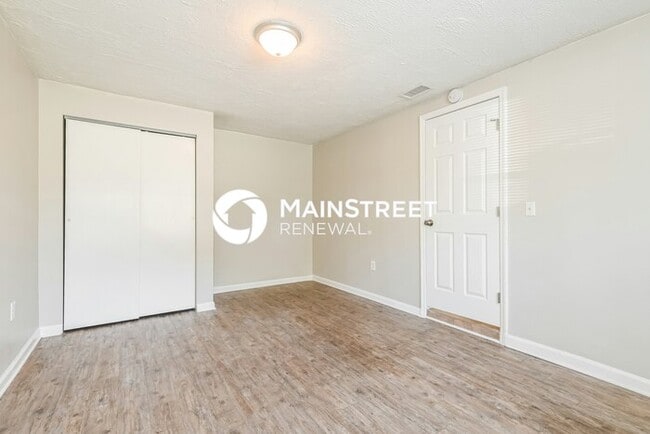 Building Photo - 4 Bedroom Pet-Friendly Home in Jacksonville, FL with Main Street Renewal