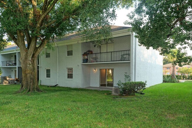 Building Photo - 2/2, updated, 1st floor condo, in Winter Park
