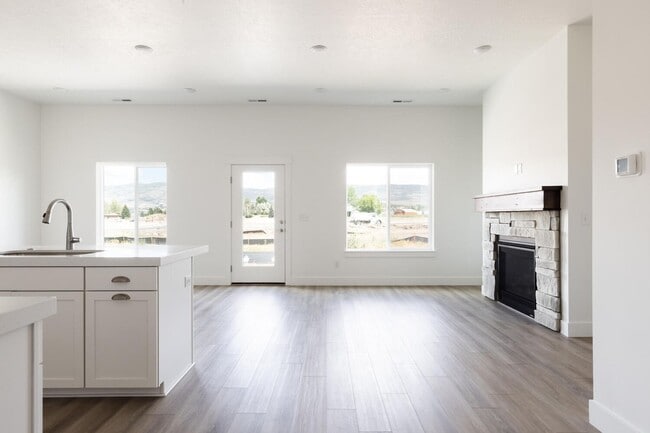 Building Photo - Modern Single-Level Brookside Home in Heber