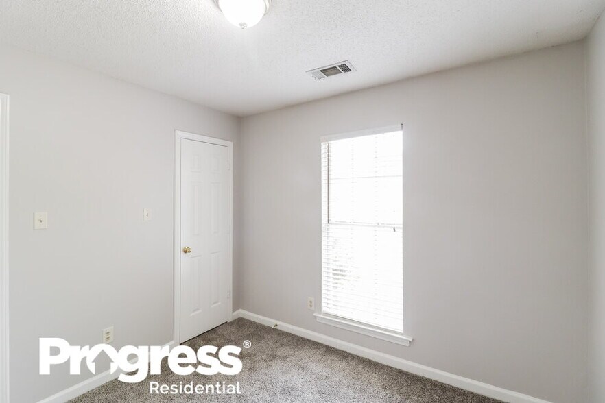 Building Photo - 9309 Garden Woods Cove