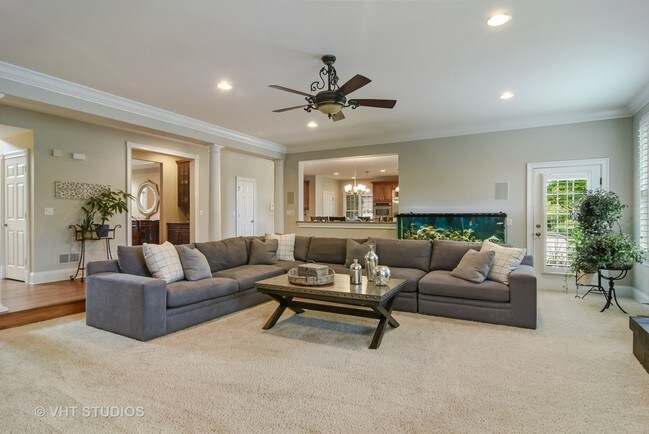 Building Photo - 21 Doral Dr