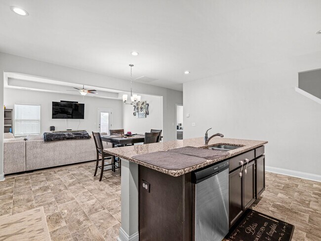 Building Photo - Towne Pointe Community