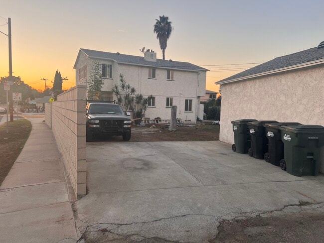 Building Photo - 2402 Schoolside Ave