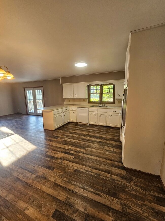 Building Photo - 3 Bedroom | 2 Bathroom | 2 Car Garage | Springfield MO!