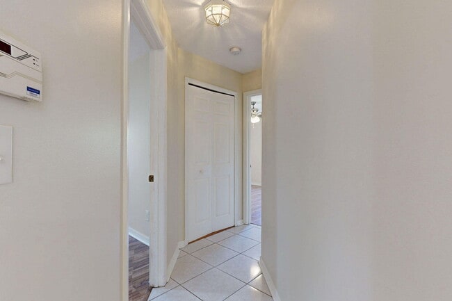 Building Photo - 967 SE Browning Ave