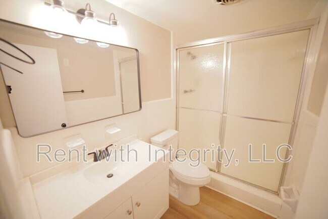 Building Photo - 2032 Warwick St