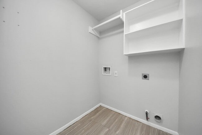 Building Photo - 8322 Adler Lake Dr