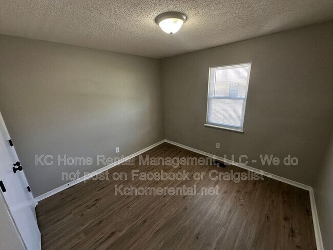 Building Photo - 6337 N Wyandotte St
