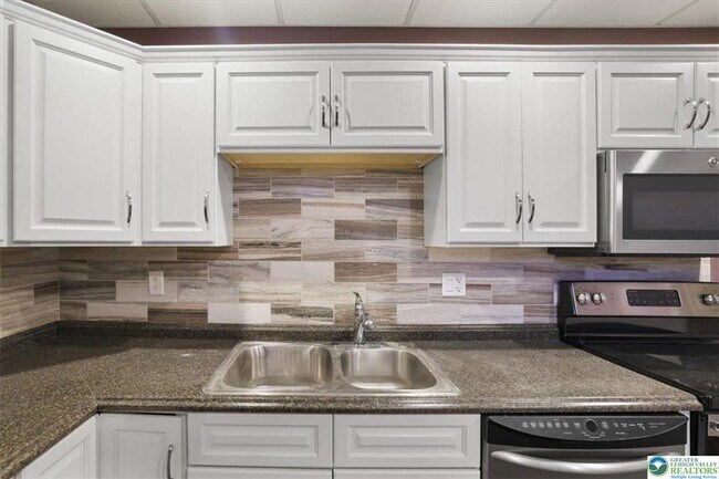 Building Photo - 193 S 4th St