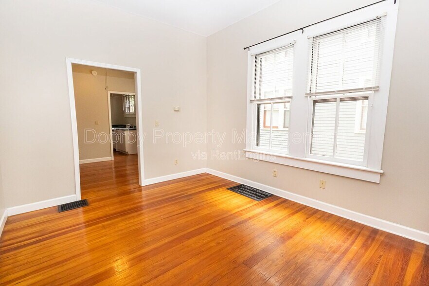 Building Photo - 318 Tremont St