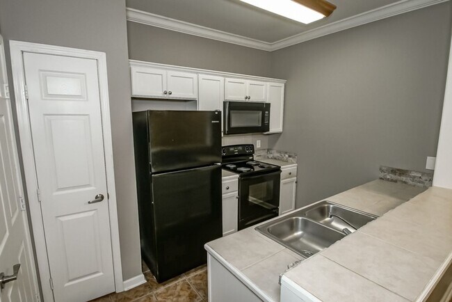 Building Photo - CONDO UNIT IN DENHAM SPRINGS