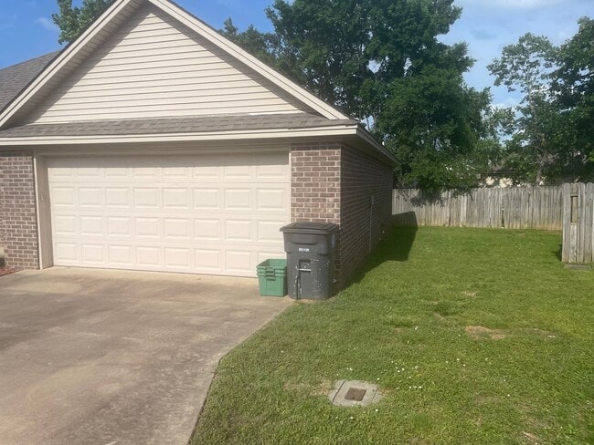 Building Photo - West End Cozy 3/2 Home