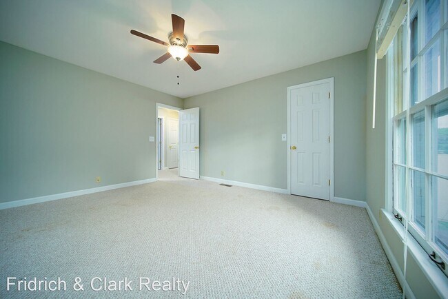 Building Photo - 2 br, 1.5 bath Apartment - 511 Hickory Villa