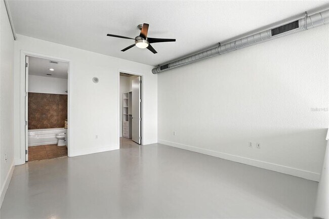 Building Photo - 150 E Robinson St