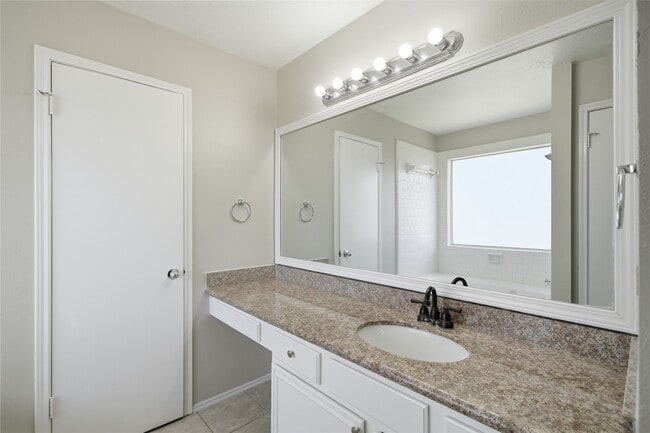 Building Photo - 2034 Greenwest Dr