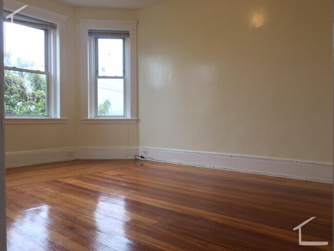Building Photo - 15 Litchfield St