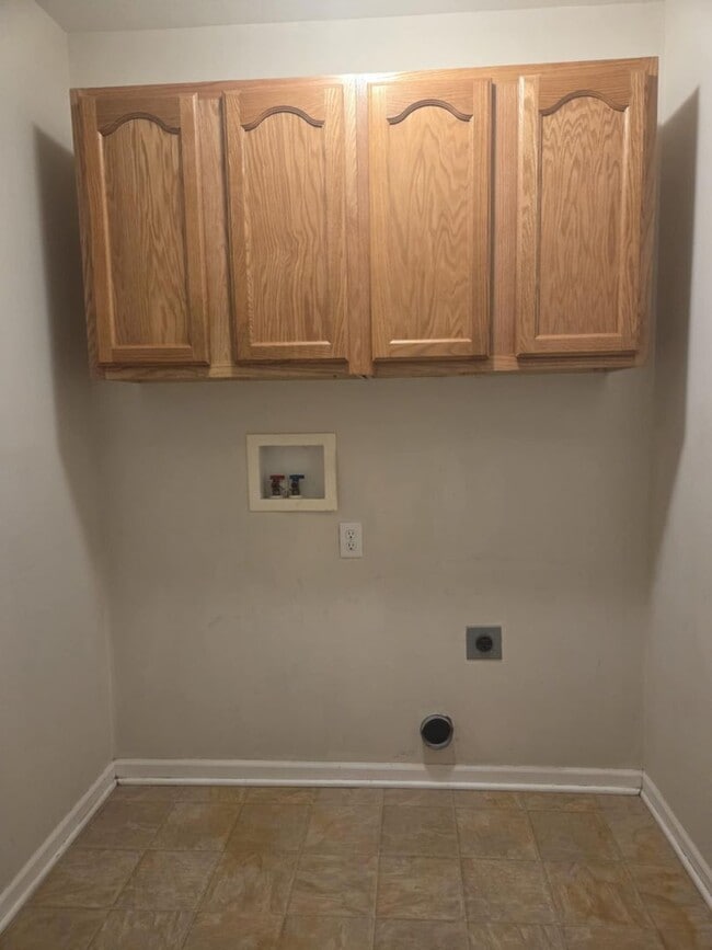 Building Photo - 601 Tall Grass Dr