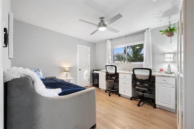 Building Photo - 117 Shady Oak Dr