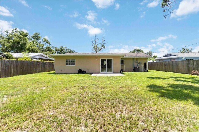 Building Photo - 3520 Aloha Dr