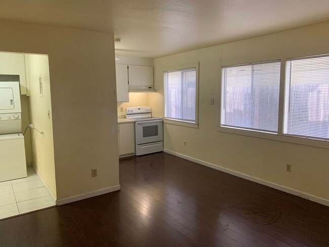 Building Photo - 2103 3rd St