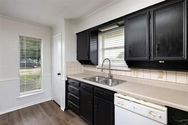 Building Photo - 2621 Pinehurst Dr