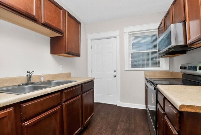 Building Photo - Charming 3BD/1BA Ranch in