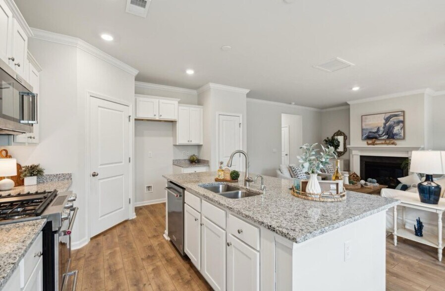 Building Photo - 177 Cherry Grove Dr