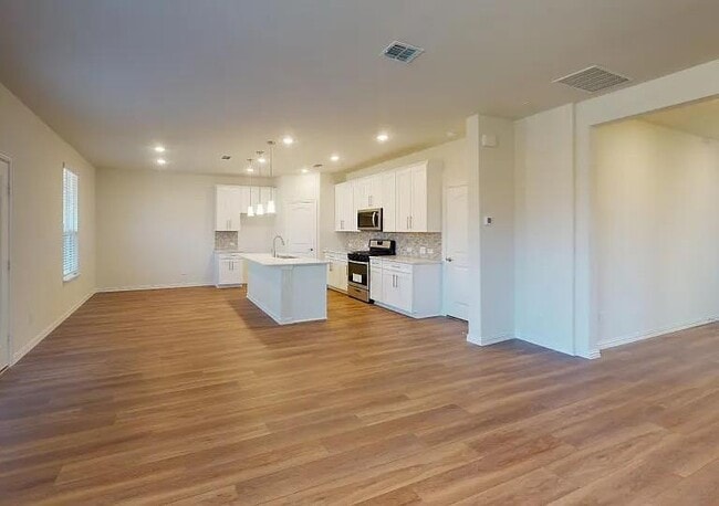 Building Photo - 12017 Paseo de los Lagos Ln