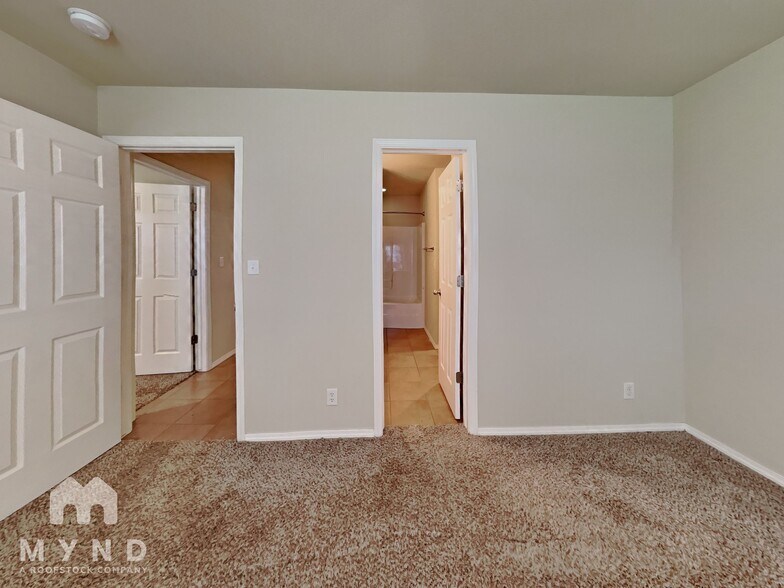 Building Photo - 5608 N 35th St