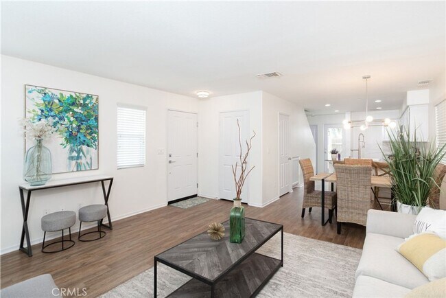 Building Photo - 1425 Crown Cir