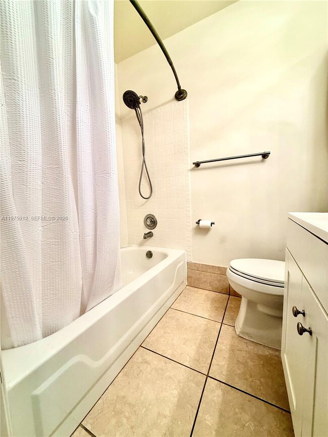 Building Photo - 2533 NE 15th St