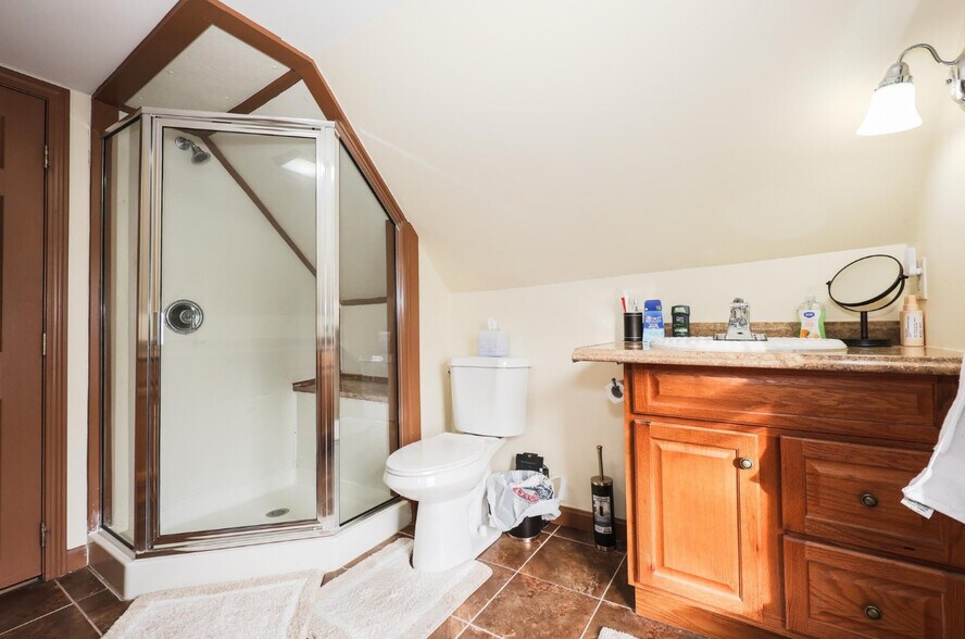 Building Photo - 331 E High St