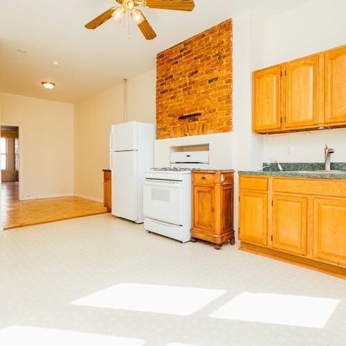 Building Photo - 223 Troutman St