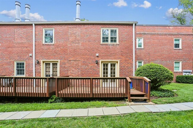 Building Photo - Great 2BR 2BA in Kenwood Forest Community in Downtown Bethesda