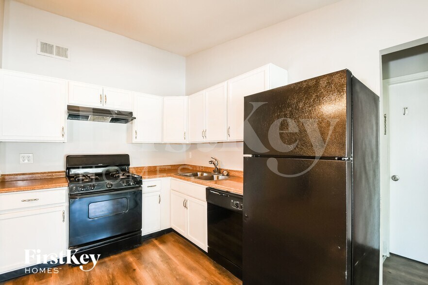 Building Photo - 255 Mohican Ln