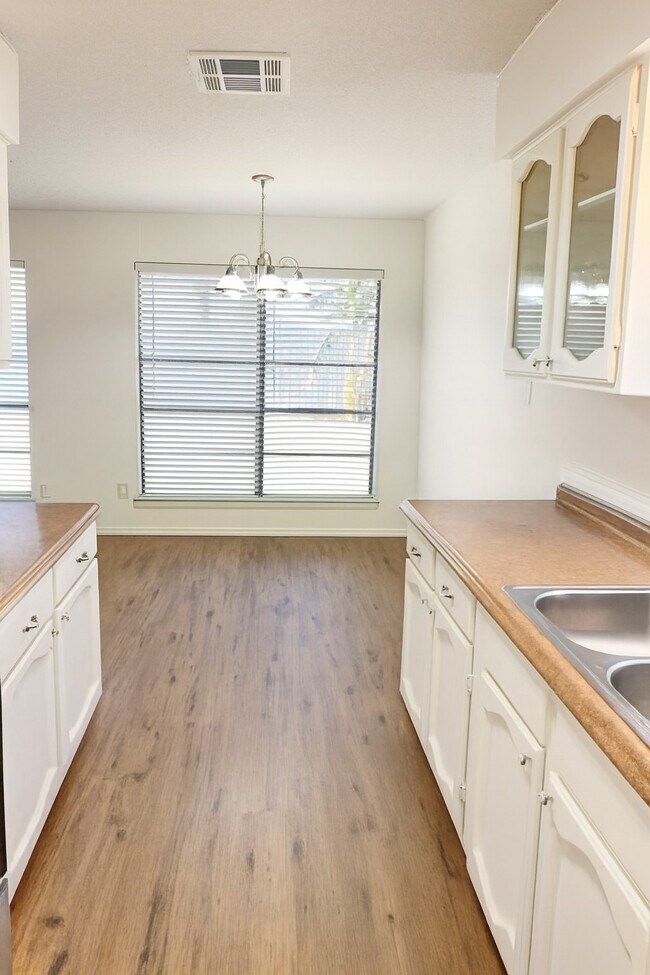 Building Photo - 2706 Mayflower Landing Ct